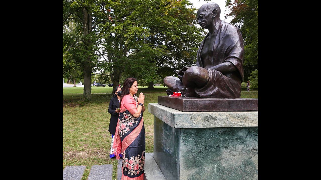 Union Minister of State for Foreign Affairs Meenakshi Lekhi offers floral tribute at the bust of Mahatma Gandhi at Ariana Park in Geneva. Pic/PTI
